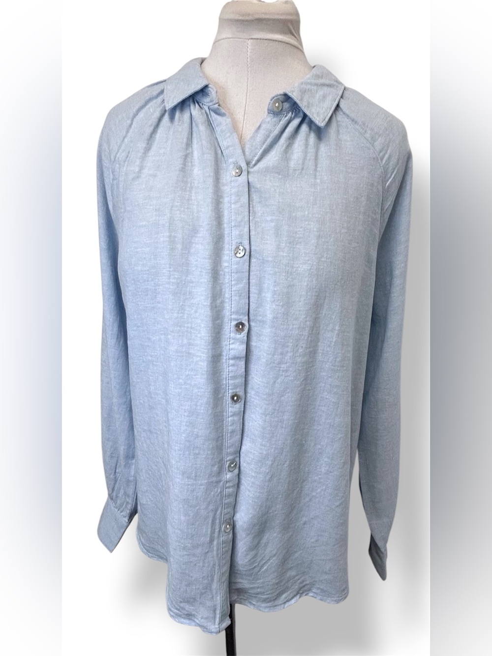 Laura Ashley Women’s Long Sleeve Button-Down Shirt Linen Blend Casual Lt Blue XL - Picture 2 of 10